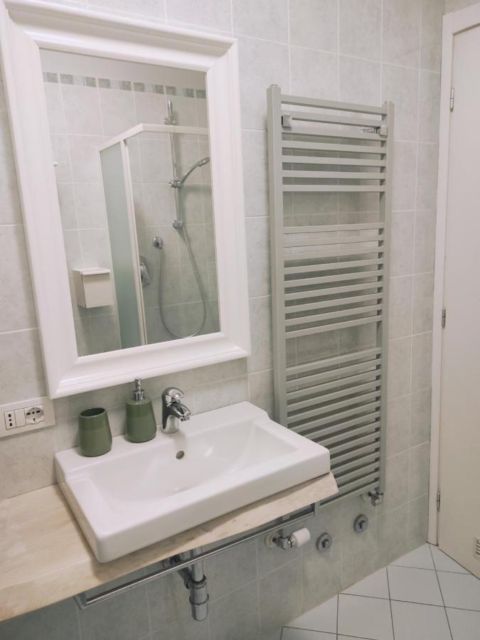 Bed In Bo Saragozza Hotel Болоня Екстериор снимка