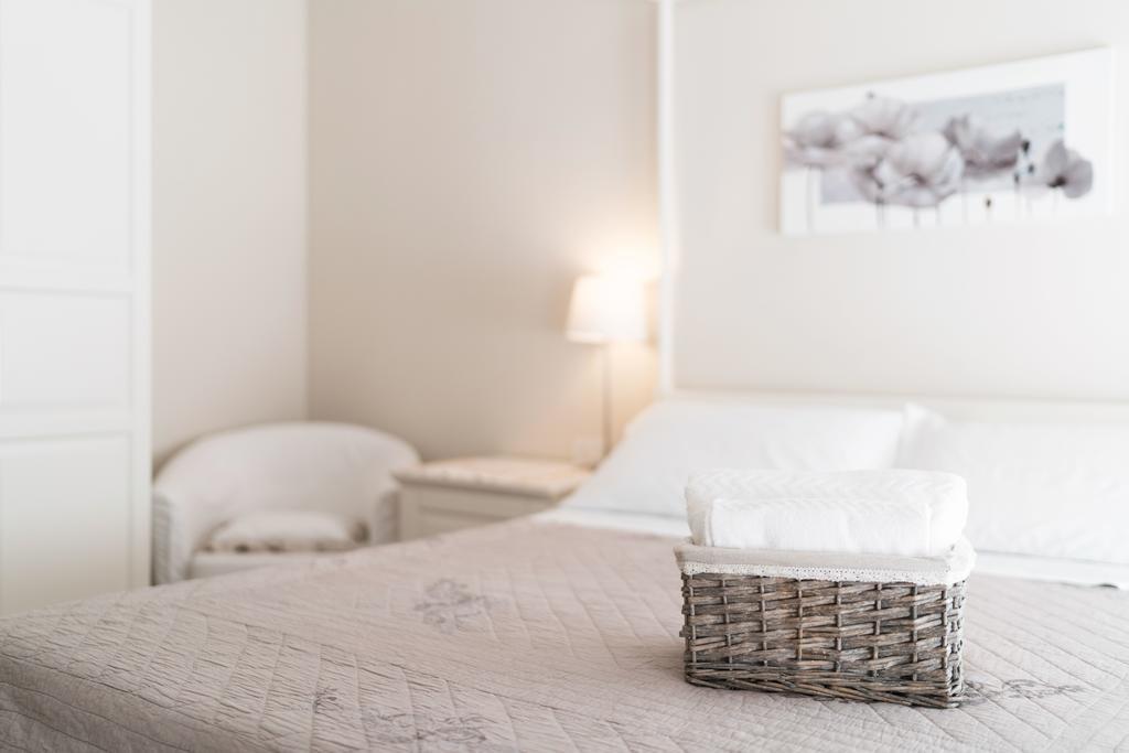 Bed In Bo Saragozza Hotel Болоня Екстериор снимка