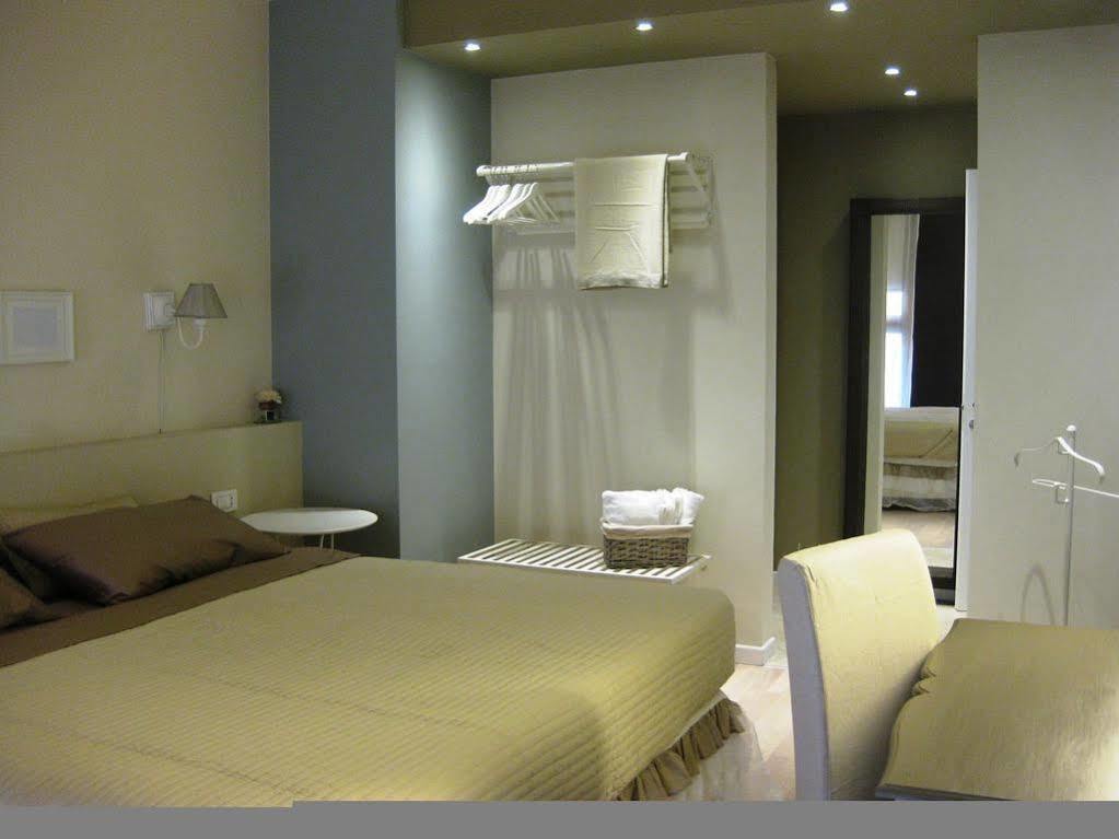 Bed In Bo Saragozza Hotel Болоня Екстериор снимка