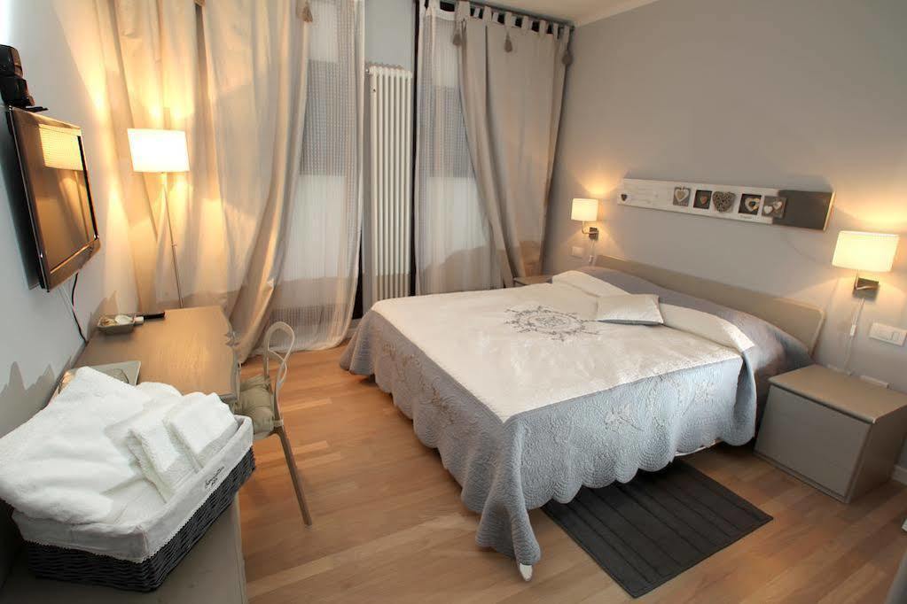 Bed In Bo Saragozza Hotel Болоня Екстериор снимка