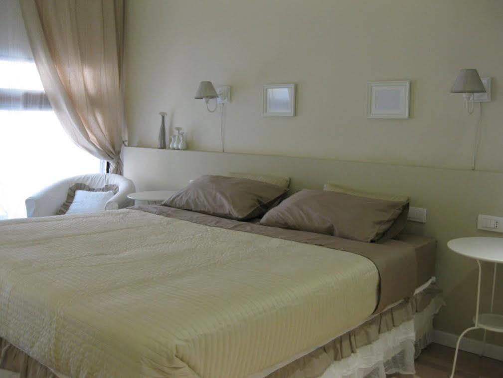Bed In Bo Saragozza Hotel Болоня Екстериор снимка