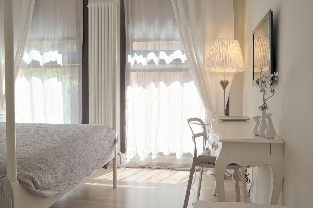 Bed In Bo Saragozza Hotel Болоня Екстериор снимка